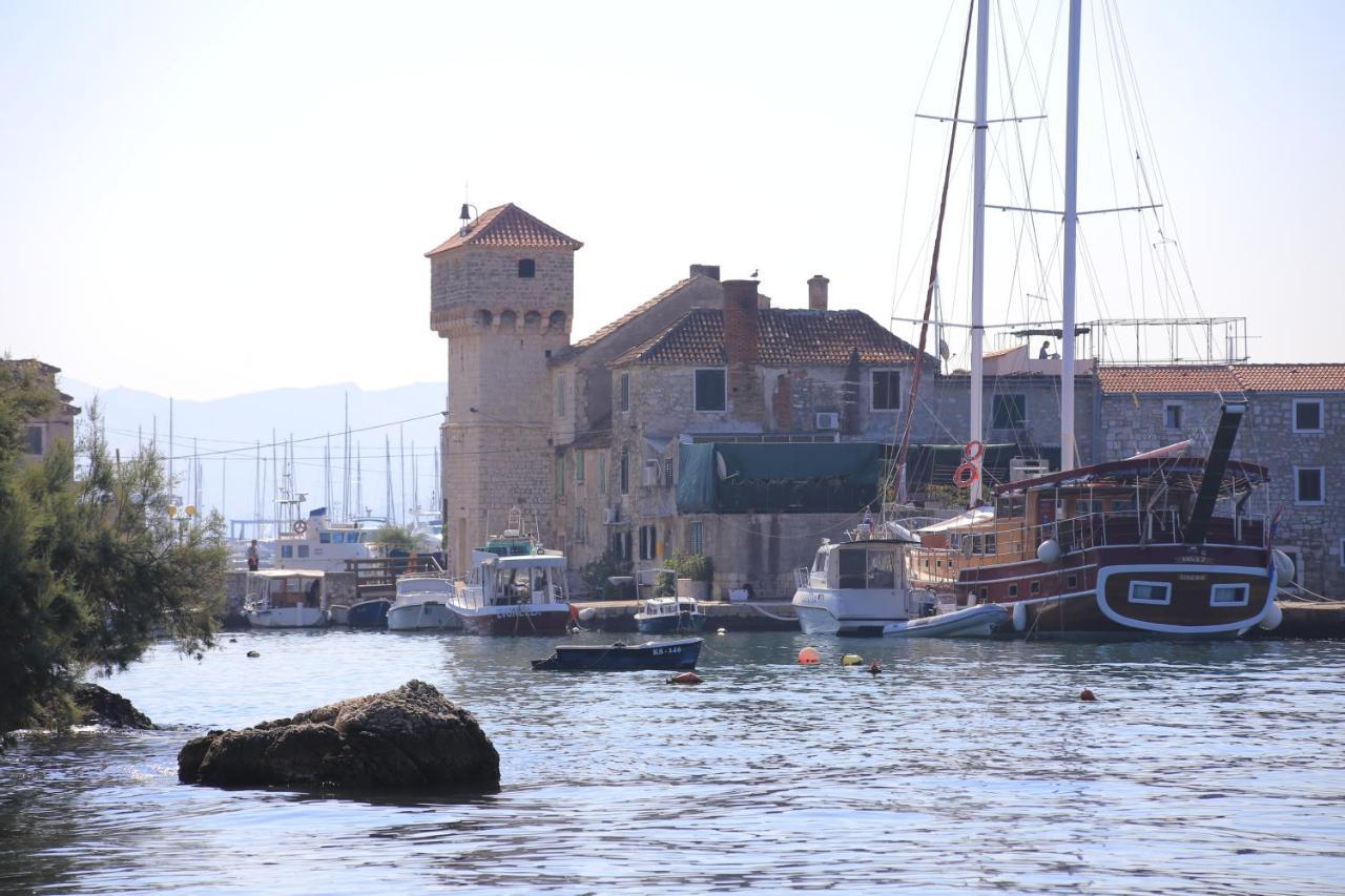 Apartments With A Parking Space Kastel Gomilica, Kastela - 21630 Extérieur photo